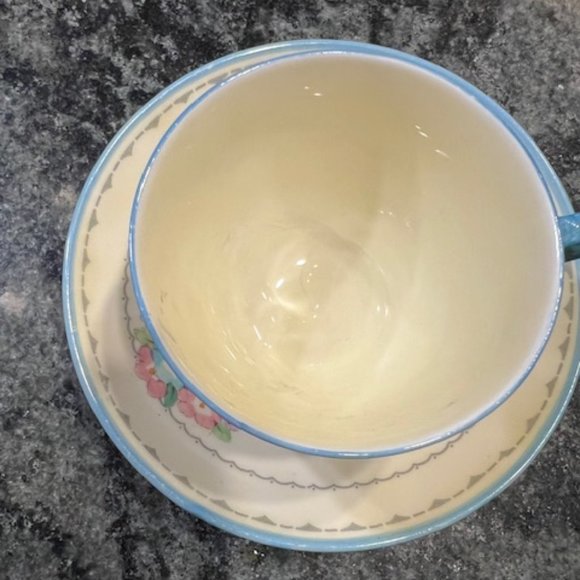 Vintage Crown Staffordshire English Bone China Cup and Saucer -Perfect Condition - Picture 2 of 5